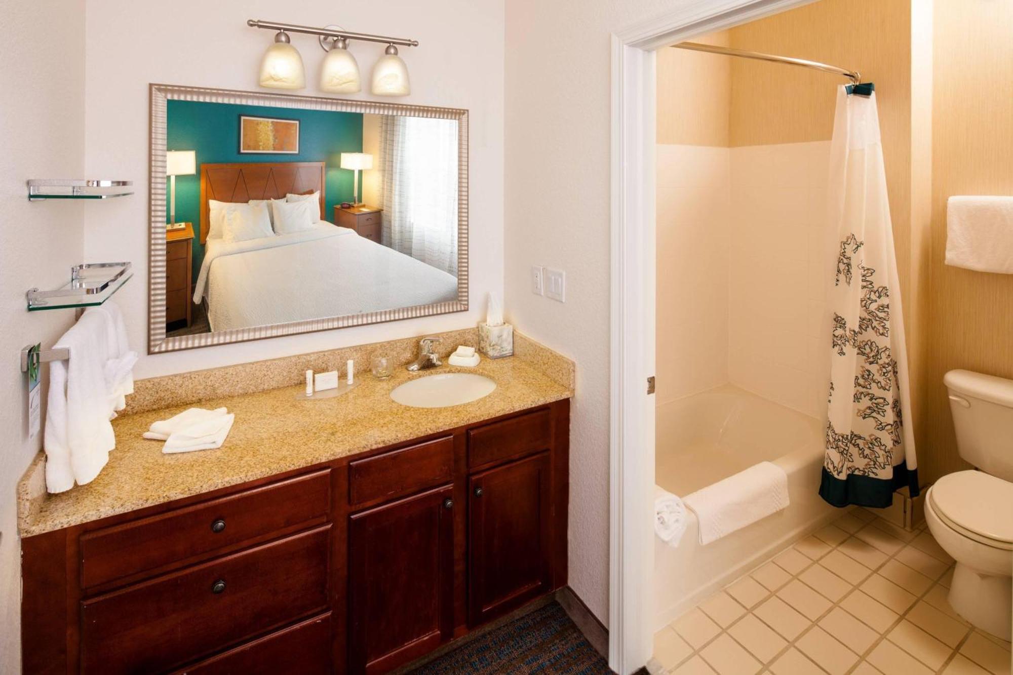 Residence Inn By Marriott Wichita East At Plazzio Exterior photo